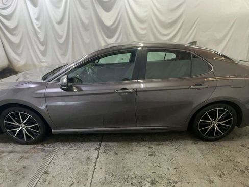 Used 2022 Toyota Camry SE image 5