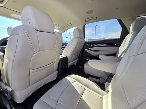 Used 2021 Buick Enclave Essence image 29