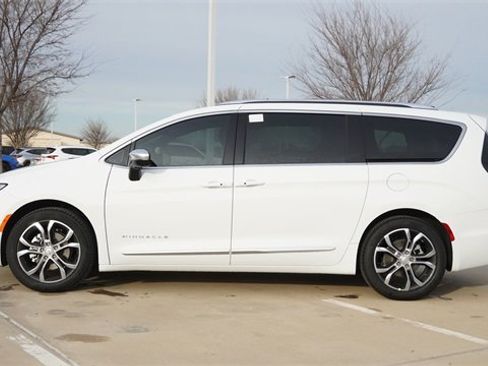 New 2026 Chrysler Pacifica Pinnacle image 6