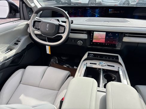 New 2026 Lincoln Navigator L Reserve AWD/4WD image 30