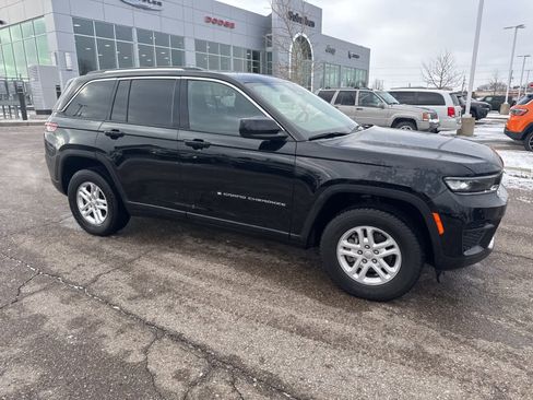 Certified 2023 Jeep Grand Cherokee Laredo image 9
