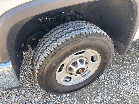 Used 2025 Chevrolet Silverado 2500 W/T image 2