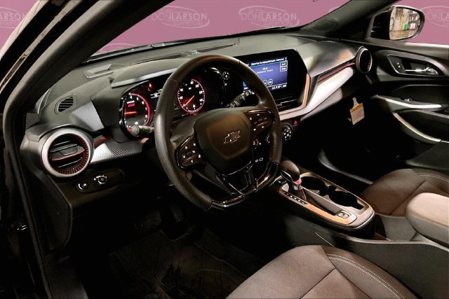 Used 2025 Chevrolet Trax RS FWD image 19