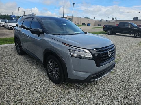 Used 2023 Nissan Pathfinder SL w/ SL Premium Package AWD/4WD image 7