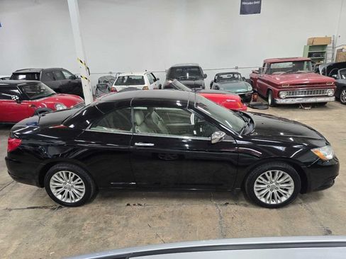 Used 2011 Chrysler 200 Limited FWD image 13