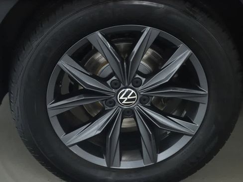 Certified 2023 Volkswagen Tiguan SE AWD/4WD image 12