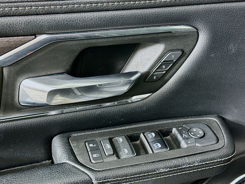 Used 2025 RAM 1500 Laramie image 15