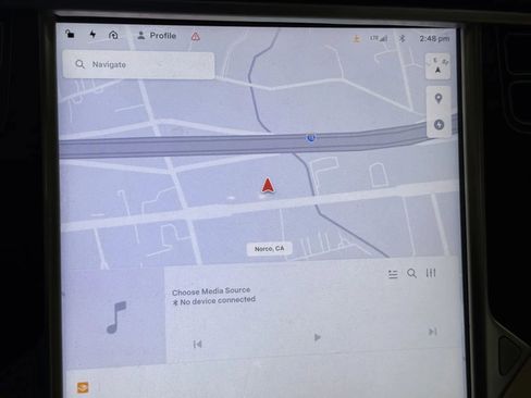 Used 2017 Tesla Model X image 11