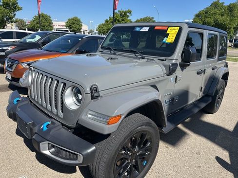 Used 2023 Jeep Wrangler Unlimited Sahara AWD/4WD image 3