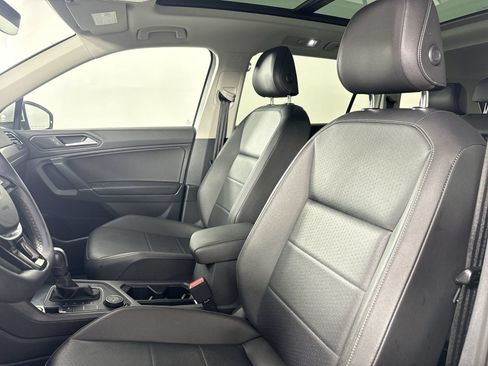 Used 2020 Volkswagen Tiguan SEL w/ Tiguan Two-Row MDO Package AWD/4WD image 18