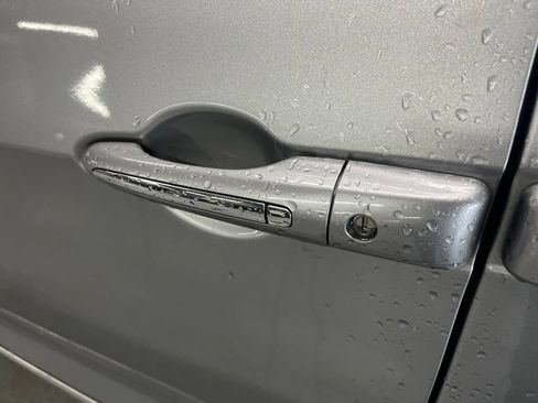 Used 2018 Chrysler Pacifica Touring-L Plus FWD image 7