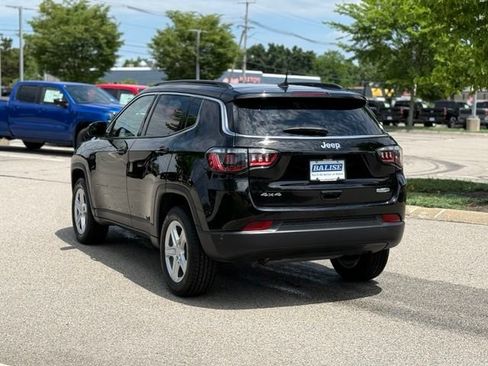 Used 2023 Jeep Compass Latitude w/ Sun and Sound Group AWD/4WD image 7