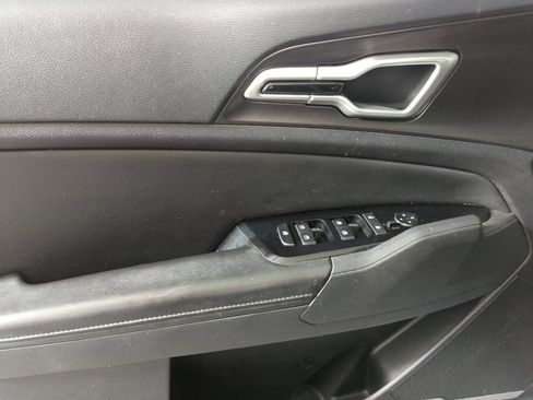 Used 2024 Kia Sportage EX FWD image 9
