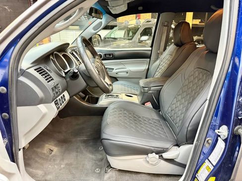 Used 2015 Toyota Tacoma Pickup 4D 5 ft image 10