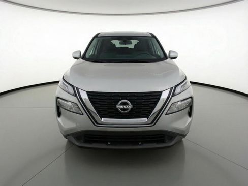 Used 2023 Nissan Rogue SV image 2