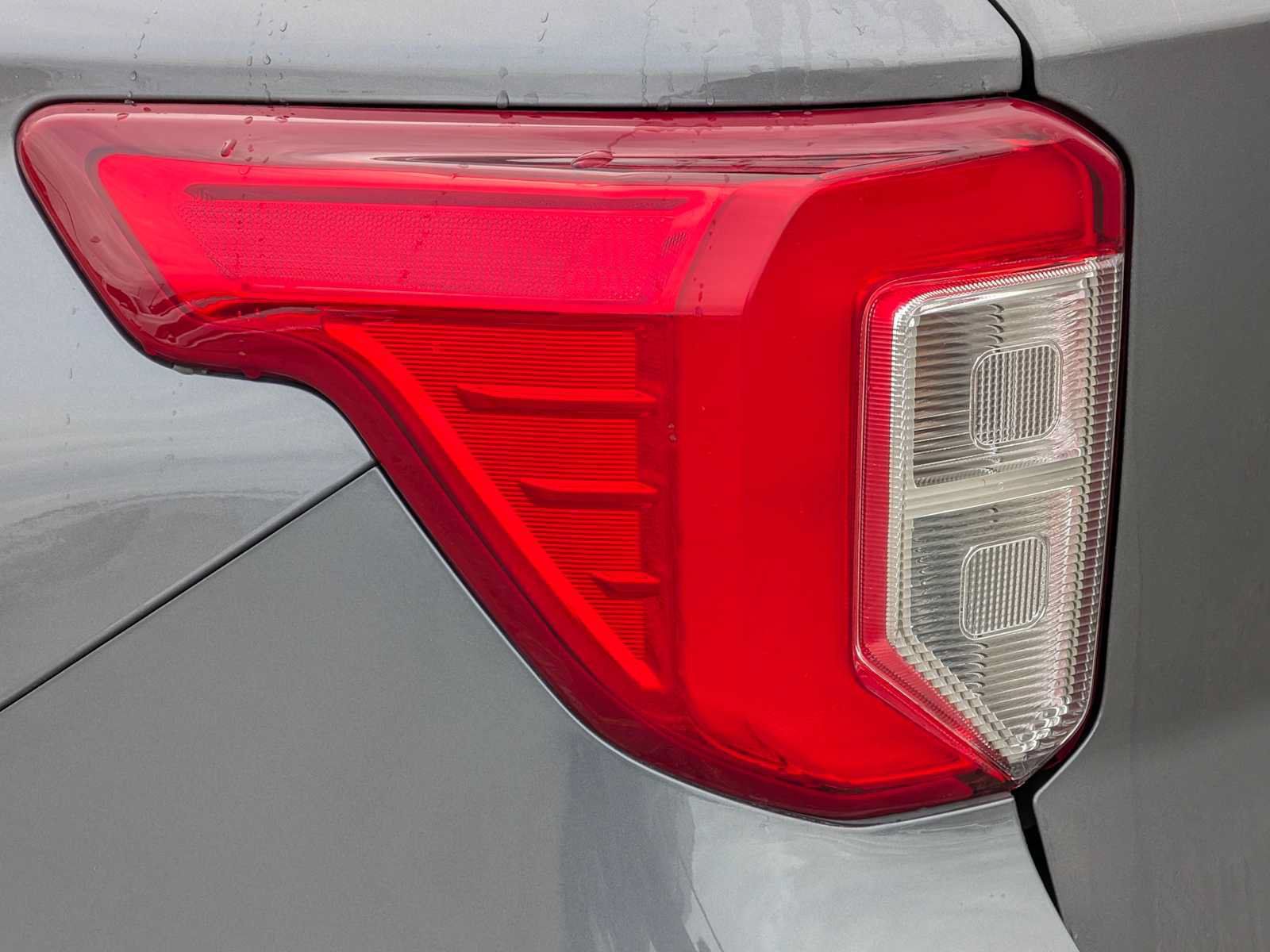 Used 2024 Ford Explorer XLT AWD/4WD image 13