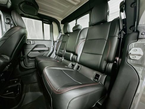 Used 2023 Jeep Gladiator Rubicon w/ Cold Weather Group AWD/4WD image 25