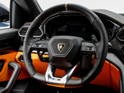 Used 2022 Lamborghini Urus image 11