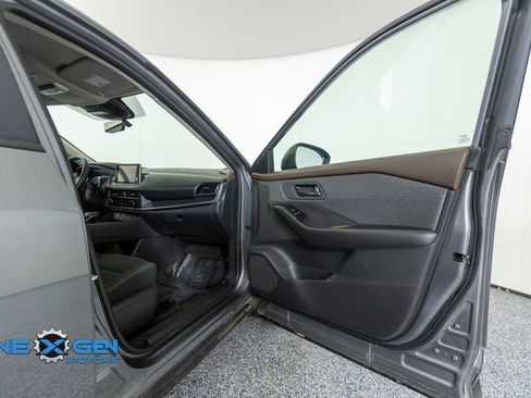Used 2023 Nissan Rogue S AWD/4WD image 39