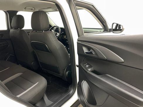 Certified 2025 Chevrolet TrailBlazer LT w/ Convenience Package FWD image 40
