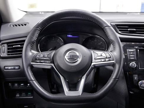 Used 2020 Nissan Rogue SV image 14