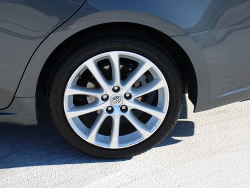 Used 2013 Toyota Avalon Limited image 9