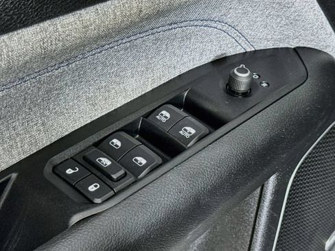 Used 2022 Jeep Compass Latitude w/ Sun and Sound Group AWD/4WD image 29