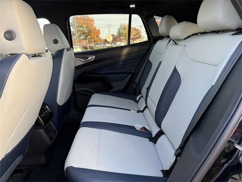 New 2025 Volkswagen ID.4 Pro S image 18