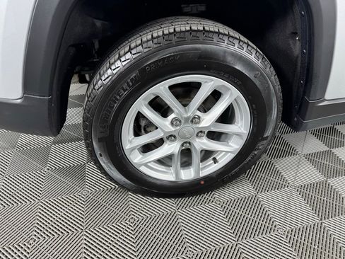 Used 2023 Jeep Grand Cherokee Laredo X AWD/4WD image 34