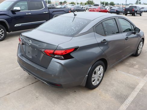 Used 2020 Nissan Versa S FWD image 9