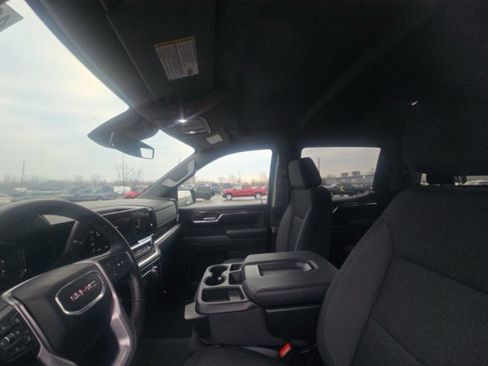 Used 2024 GMC Sierra 1500 Elevation image 9