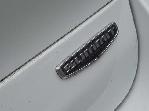 Used 2023 Jeep Grand Cherokee L Summit w/ Luxury Tech Group V AWD/4WD image 11