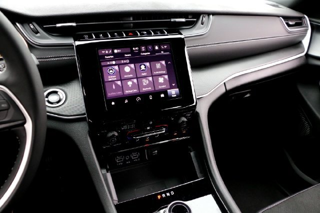 New 2025 Jeep Grand Cherokee Altitude RWD image 13