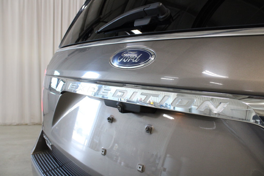Used 2019 Ford Expedition Limited w/ Equipment Group 301A AWD/4WD image 33