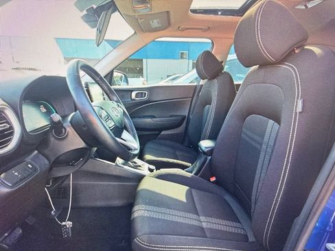Used 2025 Hyundai Venue SEL FWD image 3