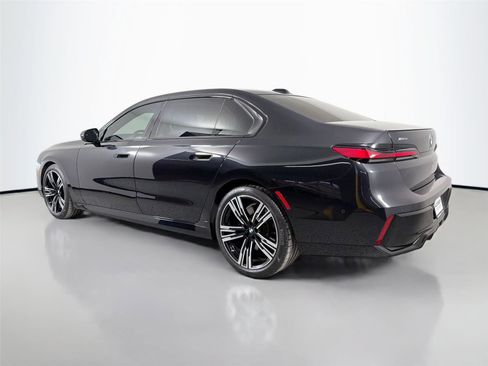 Used 2024 BMW 740i xDrive w/ Premium Package 2 AWD/4WD image 7