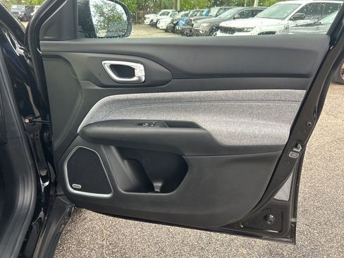 New 2025 Jeep Compass Latitude w/ Sun & Sound Group image 24