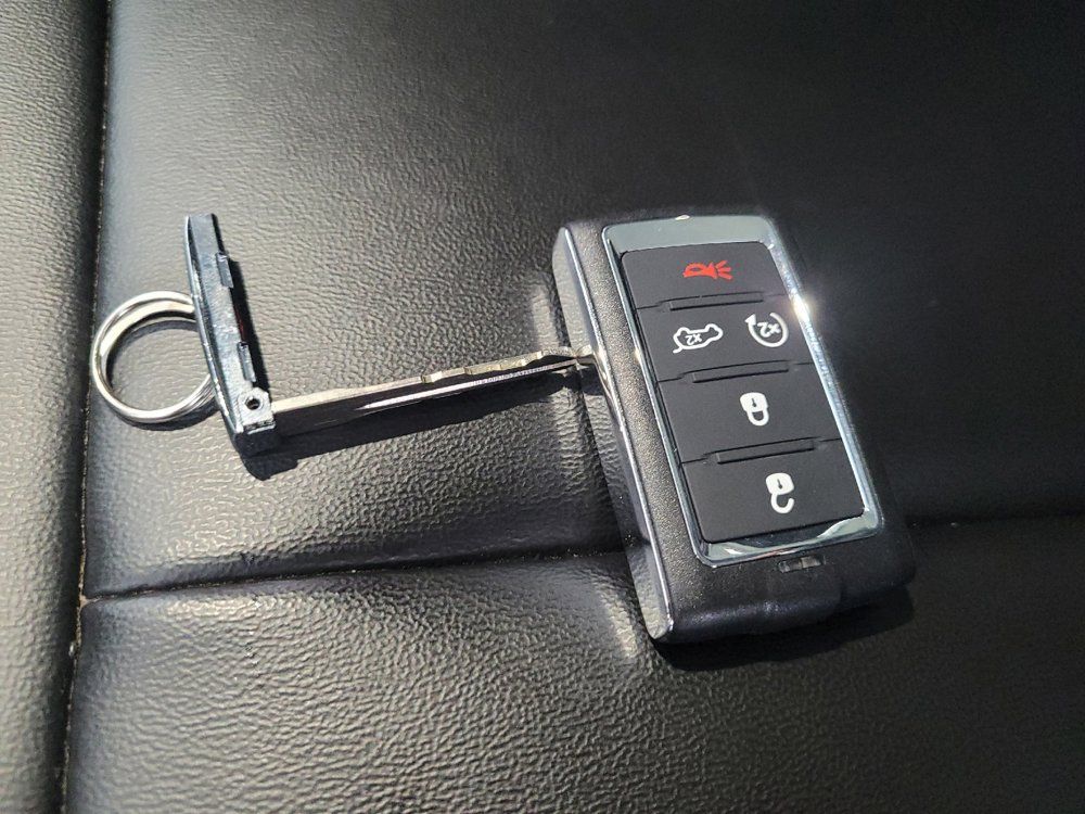 Used 2023 Jeep Grand Cherokee Limited AWD/4WD image 32