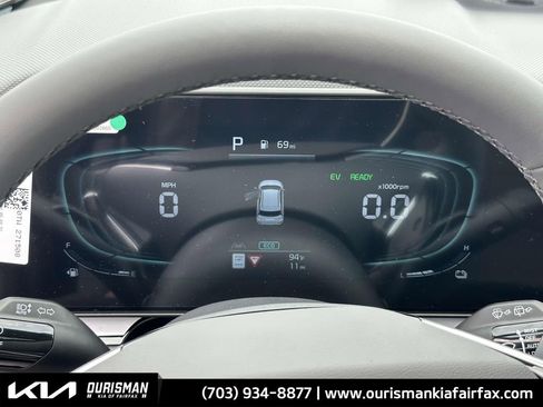 New 2025 Kia Niro SX Touring image 15