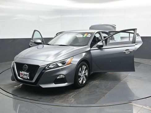 Used 2020 Nissan Altima 2.5 S FWD image 48