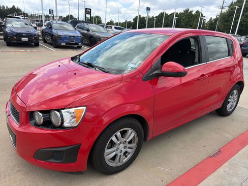 Used 2014 Chevrolet Sonic LT FWD image 2