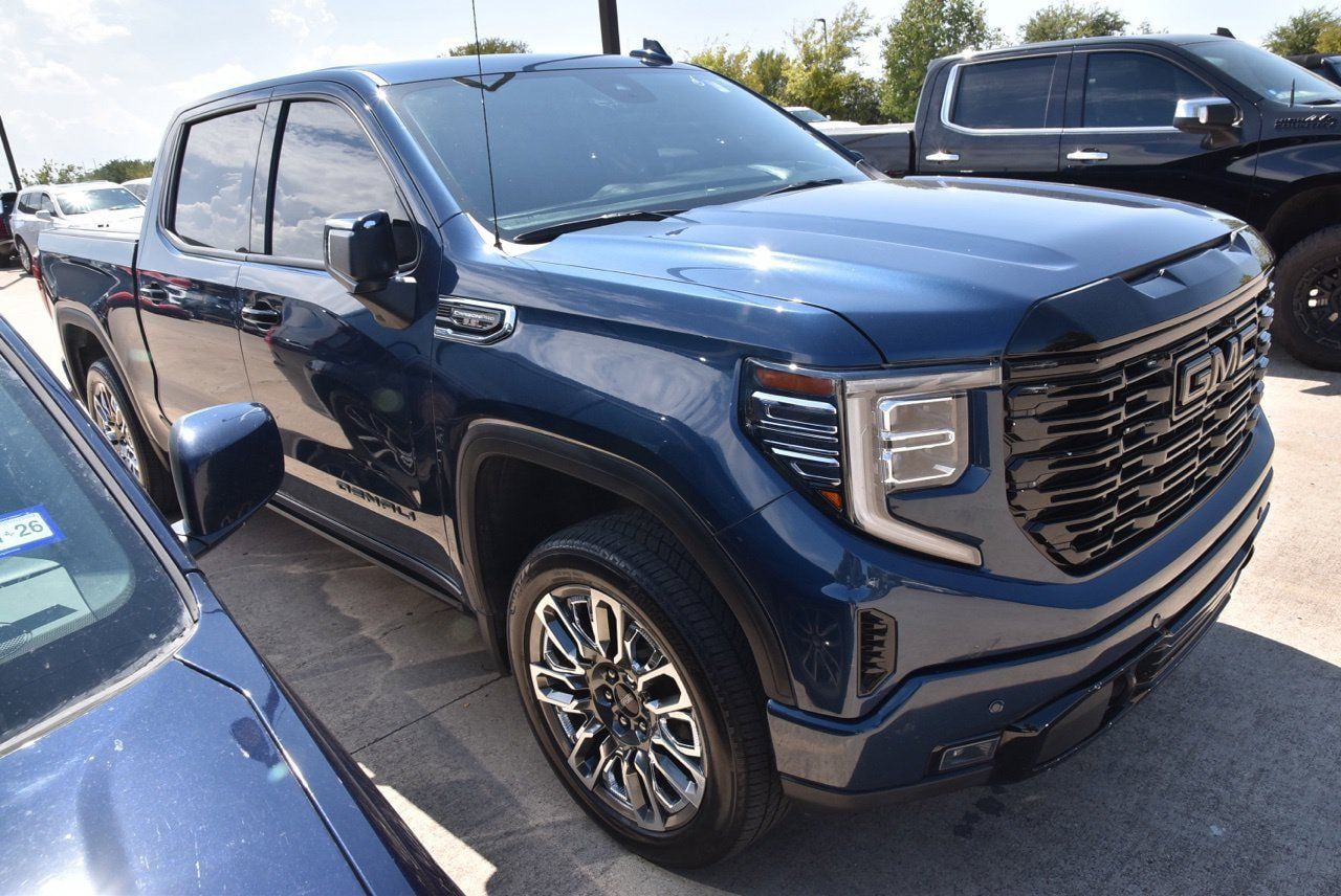 Used 2023 GMC Sierra 1500 Denali w/ Technology Package AWD/4WD image 5