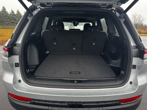 New 2025 Jeep Grand Cherokee 4WD image 18