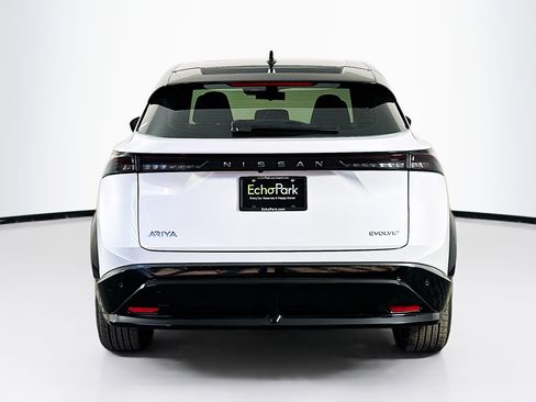 Used 2023 Nissan Ariya FWD image 7