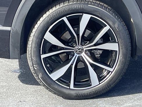 Certified 2024 Volkswagen Atlas SEL Premium R-Line image 9