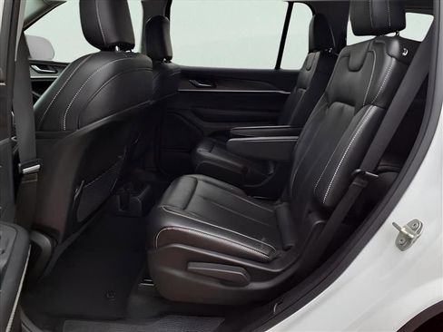 Used 2023 Jeep Grand Cherokee L Limited image 13