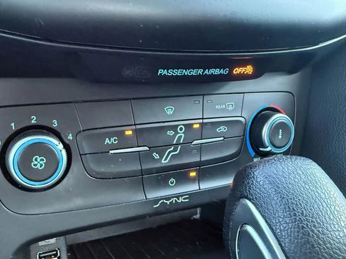 Used 2018 Ford Focus S image 32