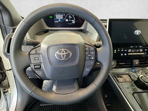 Used 2024 Toyota bZ4X FWD image 11