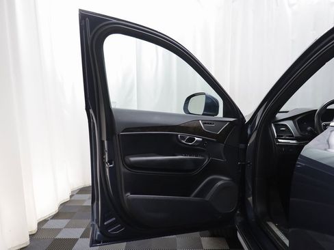 Used 2018 Volvo XC90 T5 Momentum w/ Convenience Package image 4