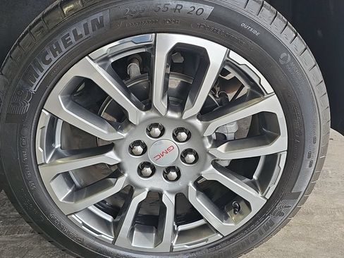Used 2023 GMC Acadia Denali FWD image 32